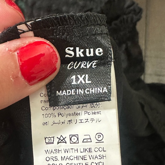 Women’s light blouse - Picture 2 of 2